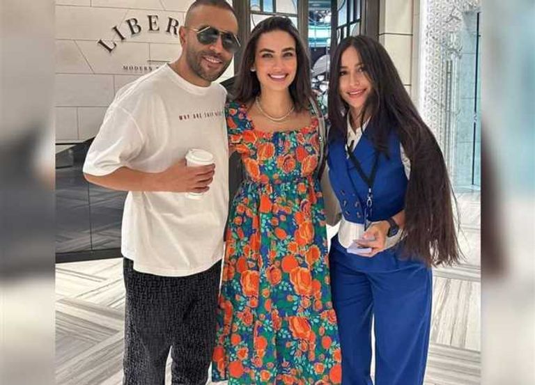 تامر عاشور وزوجته نانسي نور