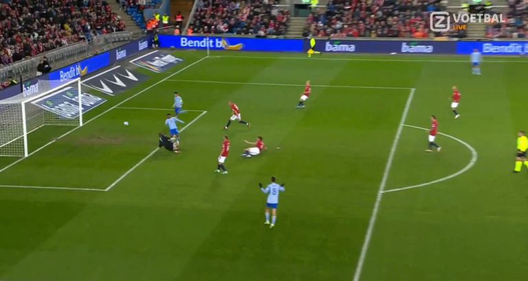 ألفارو موراتا الحكم يلغي هدف موراتا ضد النرويج