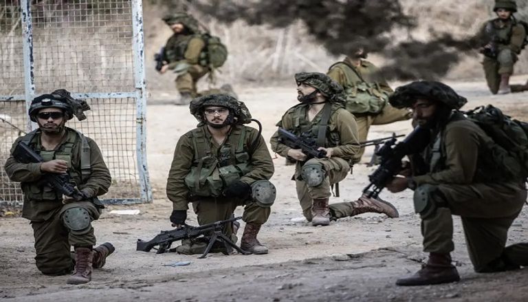 جنود إسرائيليون على الحدود مع غزة مدرعات إسرائيلية تتجه صوب غزة