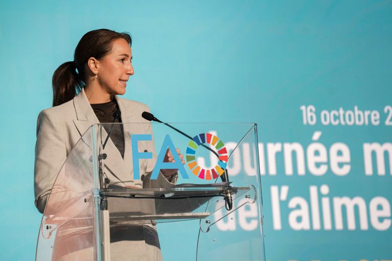 مريم بنت محمد المهيري وزيرة التغير المناخي والبيئة بدولة الإمارات