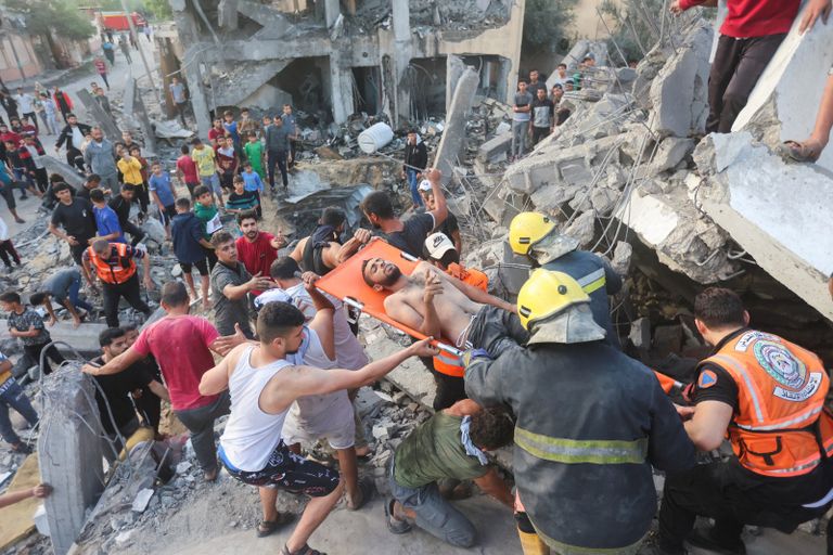 جندي إسرائيلي فوق دبابة على حدود قطاع غزة - أرشيفية