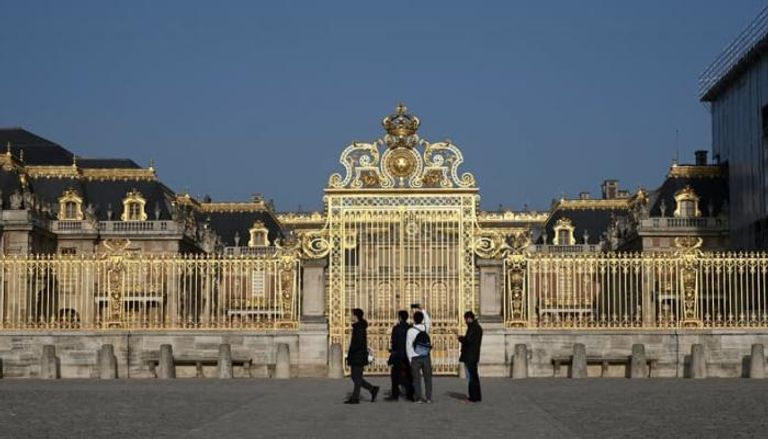 بوابة قصر فرساي بفرنسا