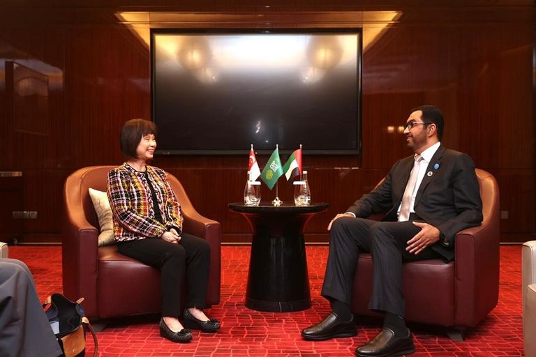 الدكتور سلطان بن أحمد الجابر والدكتورة إيمي خور الدكتور سلطان بن أحمد الجابر خلال زيارته إلى الصين