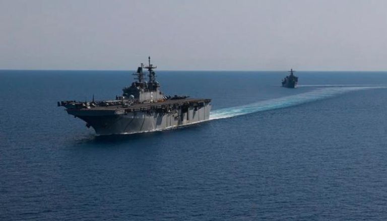 صورة نشرتها البحرية الأمريكية تظهر السفينة الهجومية باتان وسفينة الإنزال كارتر