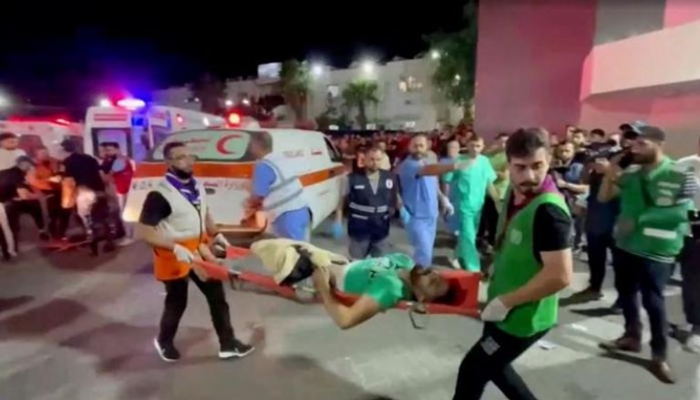 عمليات إسعاف للمصابين في قصف المستشفى المعمداني بغزة