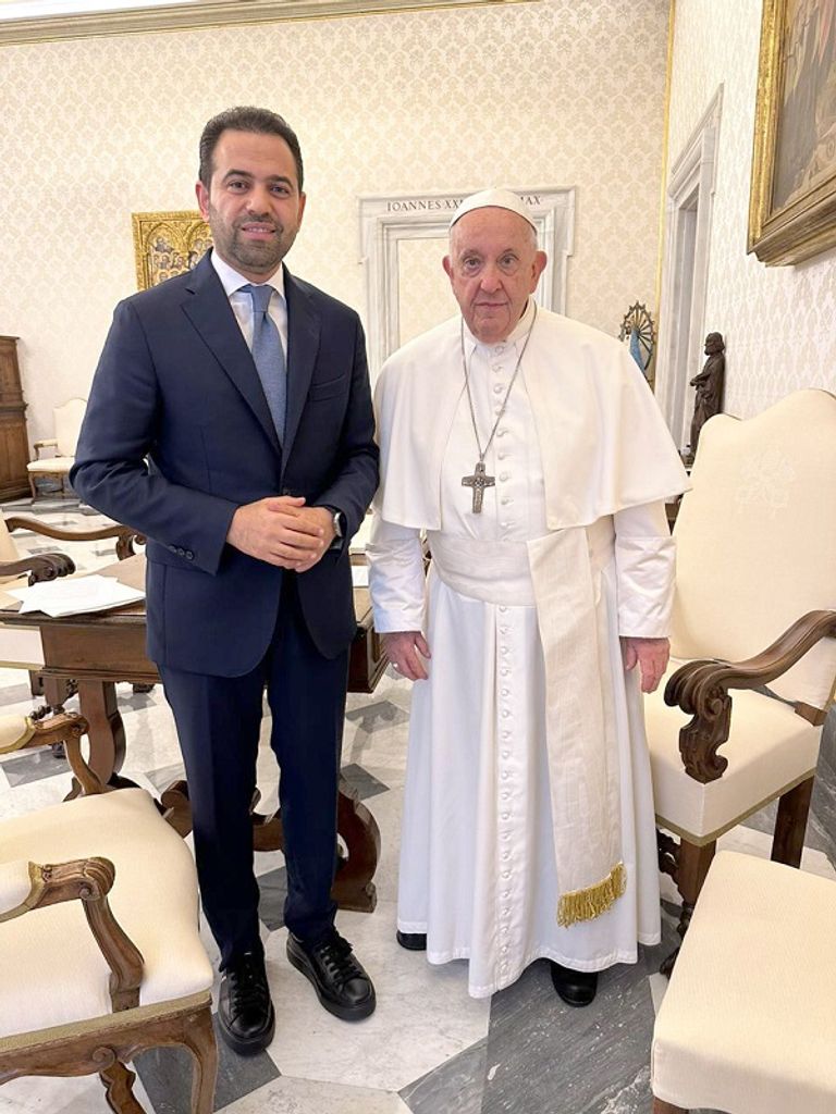الأمين العام لمجلس حكماء المسلمين والبابا فرنسيس- وام