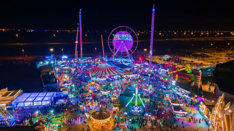 القرية العالمية في دبي تفتح أبوابها.. موسم استثنائي