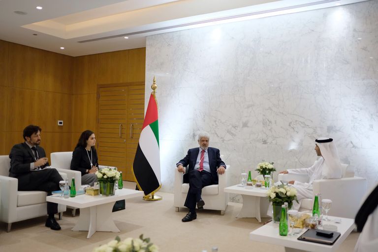 الإمارات تعزز علاقاتها الاقتصادية مع دول مختلفة حول العالم