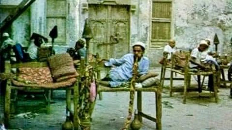 المقاهي ملتقى الأصدقاء في ليالي اليمن