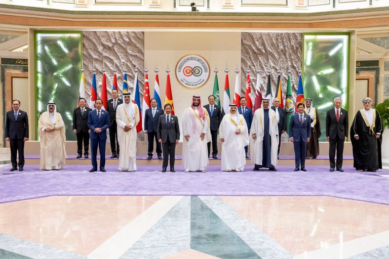 رئيس دولة الإمارات وولي العهد السعودي