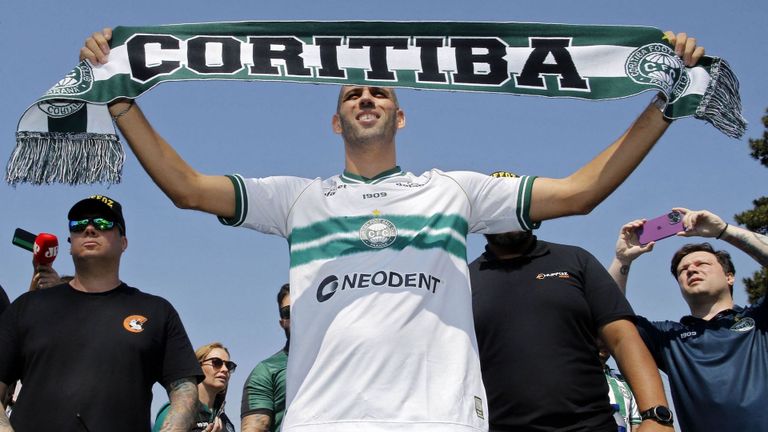 نادي كوريتيبا إسلام سليماني نجم منتخب الجزائر