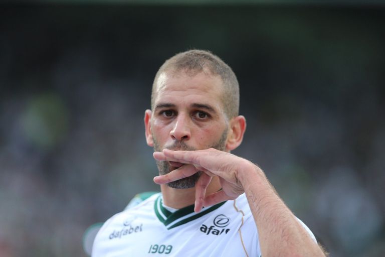 نادي كوريتيبا إسلام سليماني نجم منتخب الجزائر