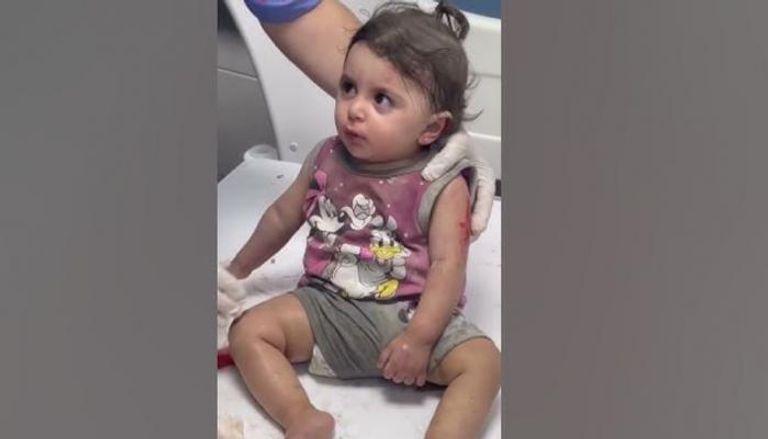 الرضيعة الناجية من القصف الإسرائيلي على غزة