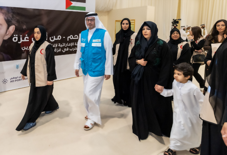 لطيفة بنت محمد تشارك في حملة تراحم من أجل غزة