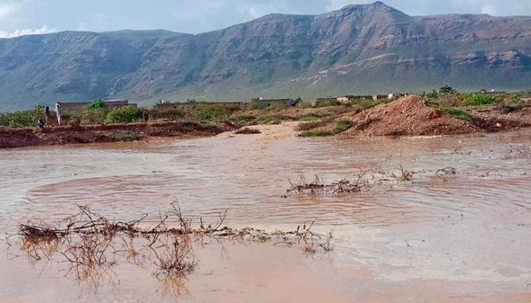 الحالة المدارية وصلت إلى جزيرة سقطرى مصحوبة بأمطار غزيرة وسيول جارفة