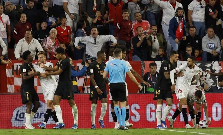 مشهد العنصرية ضد فينيسيوس فينيسيوس جونيور ضد إشبيلية