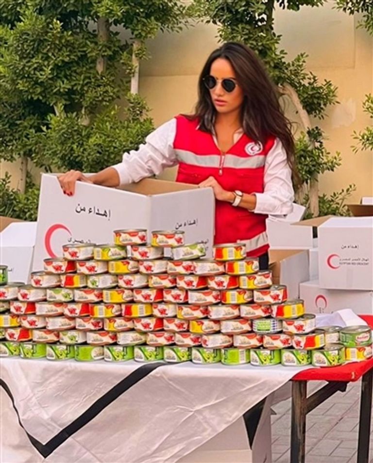 زينة وطفليها