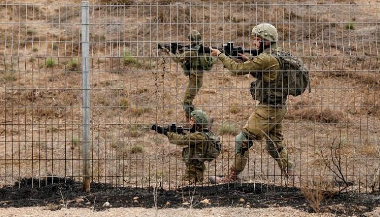 جنود إسرائيليون على حدود غزة - رويترز