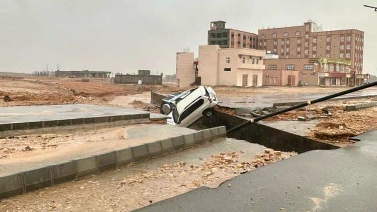 آثار إعصار «تيج» في اليمن