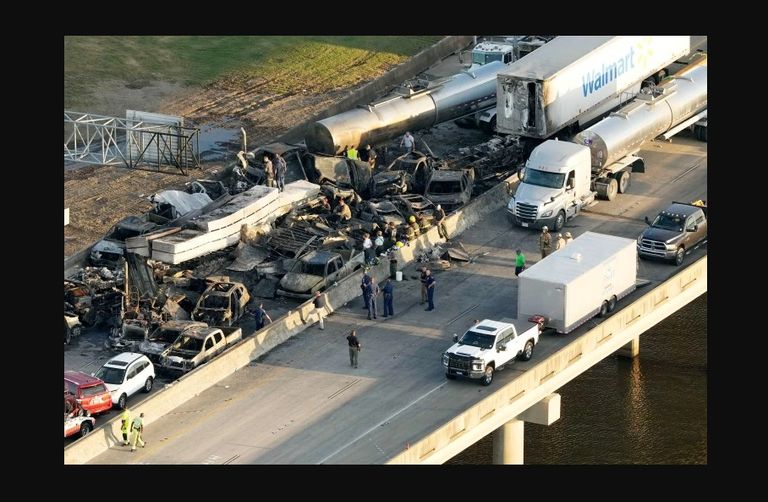 جانب من الحادث المأساوي