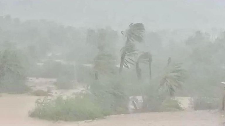 أعاصير وفيضانات في اليمن