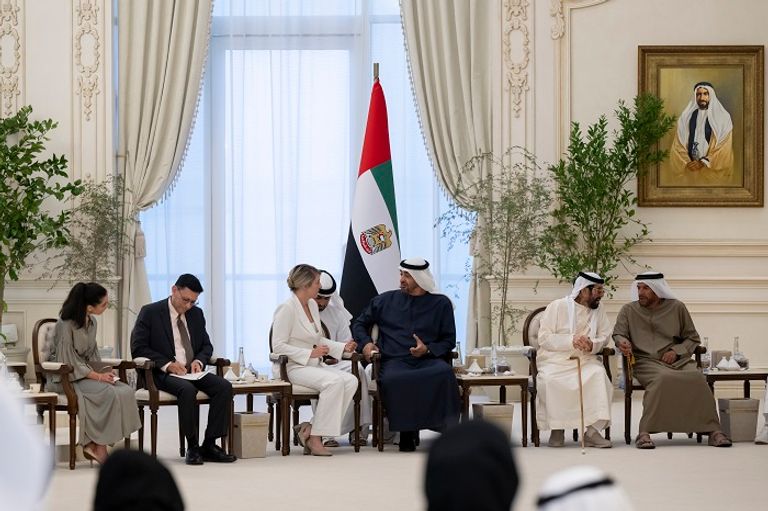 الشيخ محمد بن زايد آل نهيان مع وزيرة خارجية كندا الشيخ محمد بن زايد آل نهيان مع وزيرة خارجية كندا