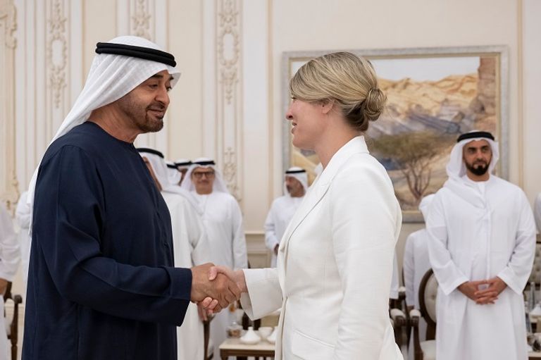 الشيخ محمد بن زايد آل نهيان مع وزيرة خارجية كندا الشيخ محمد بن زايد آل نهيان مع وزيرة خارجية كندا