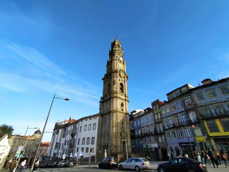 برج "Clérigos" أحد أفضل أماكن السياحة في بورتو السياحة في بورتو