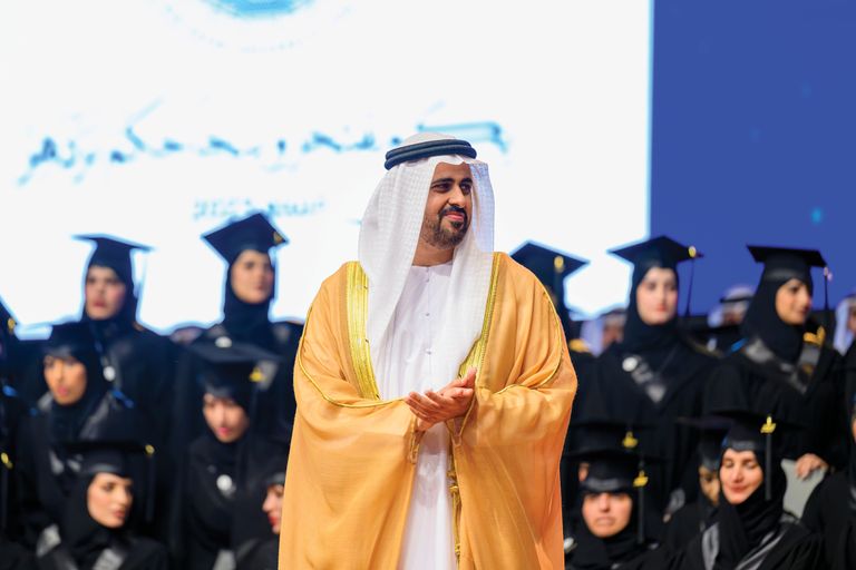  الشيخ ذياب بن محمد بن زايد آل نهيان يحضر حفل التخرج