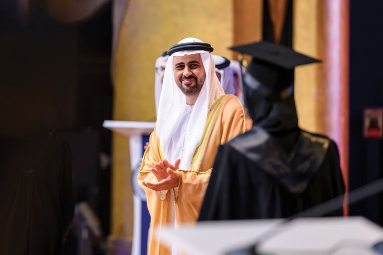  الشيخ ذياب بن محمد بن زايد آل نهيان يحضر حفل التخرج