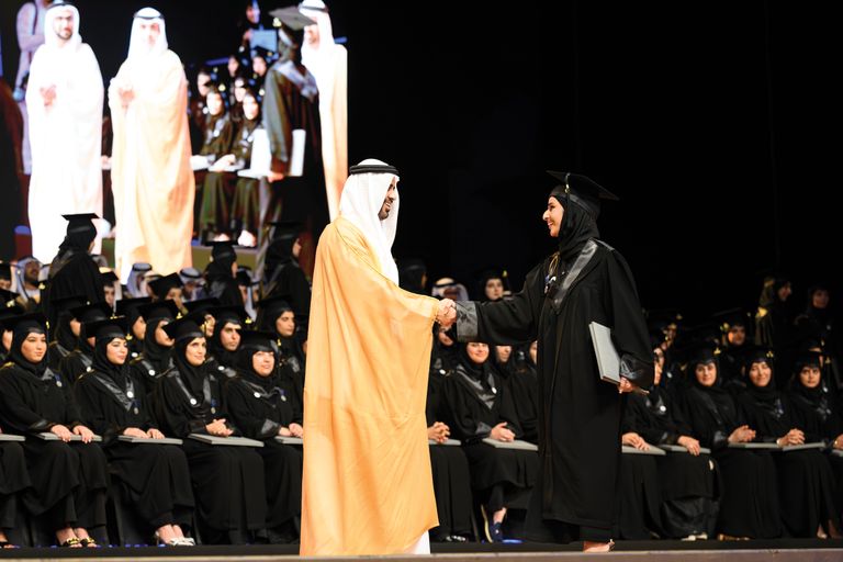  الشيخ ذياب بن محمد بن زايد آل نهيان يحضر حفل التخرج