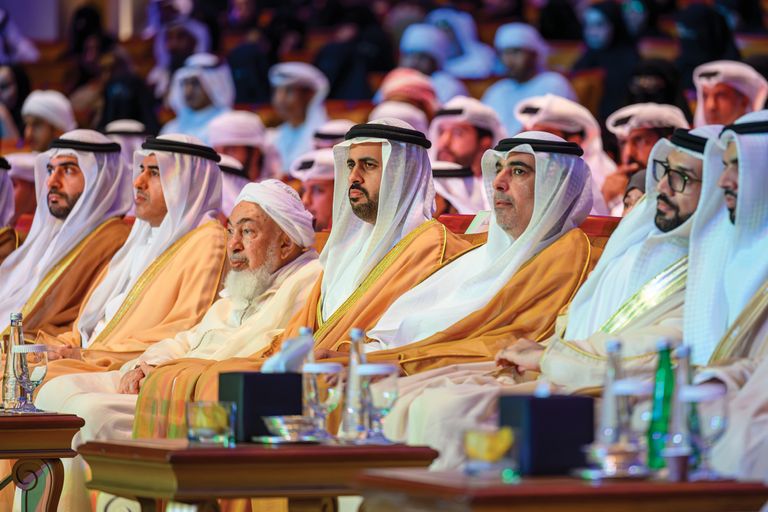  الشيخ ذياب بن محمد بن زايد آل نهيان يحضر حفل التخرج