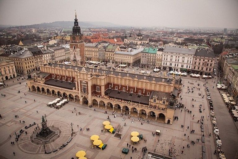 ساحة كراكوف أحد أفضل أماكن السياحة في كراكوف السياحة في كراكوف