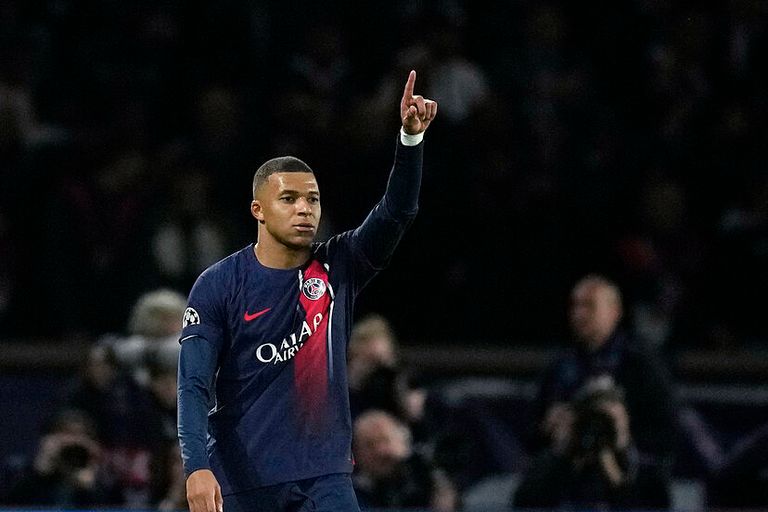 من مباراة ميلان وباريس سان جيرمان