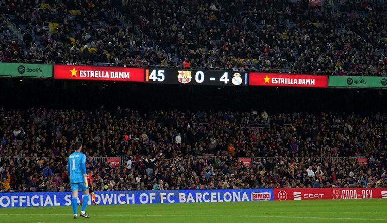 فوز الريال 4-0 في ملعب برشلونة الموسم الماضي بالكأس تشافي وأنشيلوتي