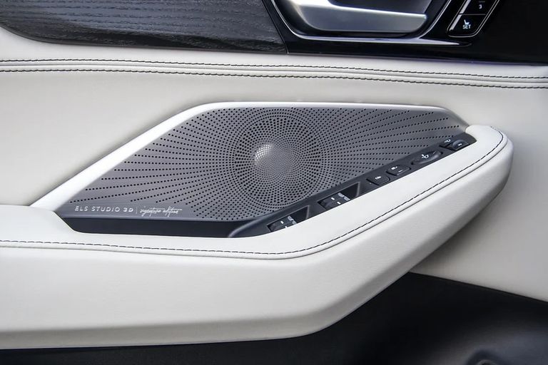 نظام الصوت بسيارات مرسيدس