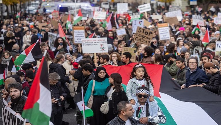 دخان يتصاعد أثناء القصف الإسرائيلي لقطاع غزة