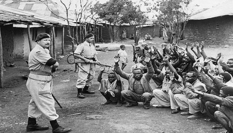 جنود بريطانيون أثناء ثورة الماو ماو في كينيا
