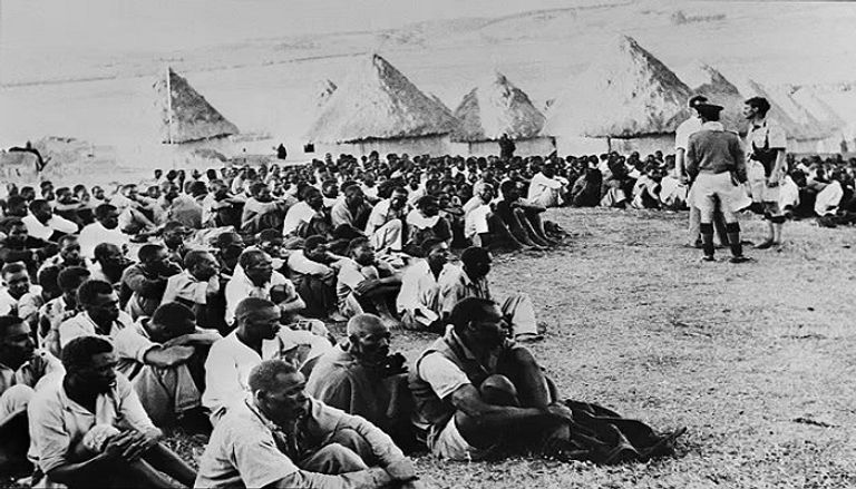 جنود بريطانيون أثناء ثورة الماو ماو في كينيا