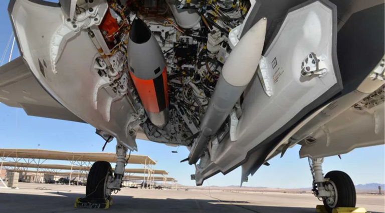 قنبلة B-61 - أرشيفية