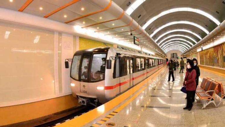 مترو بيونغ يانغ - يمكن استخدامه كملجأ للقنابل على عمق 110 متر تحت الأرض