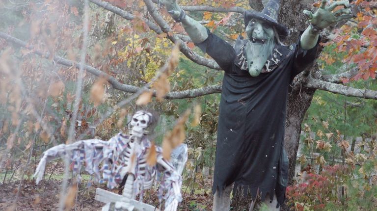 الشرطة في مسرح إحدى جرائم الهالوين