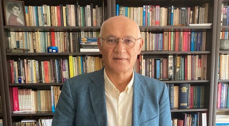 الصحفي والكاتب جلال كازداغلي علما تركيا وإسرائيل