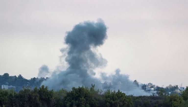 دخان يتصاعد من علما الشعب في جنوب لبنان بعد قصف إسرائيلي