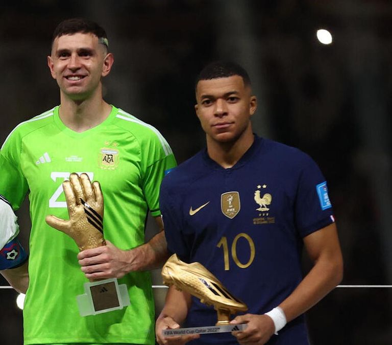 كيليان مبابي وإيميليانو مارتينيز كيليان مبابي وإيميليانو مارتينيز