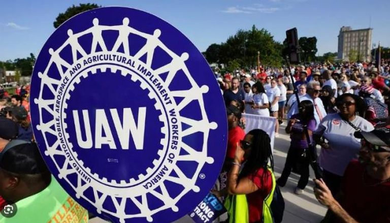 إضراب عمال شركات السيارات الأمريكية