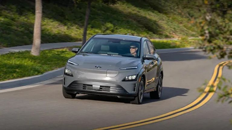 سيارة Hyundai Kona Electric SE سيارة Chevrolet Bolt EV 1LT