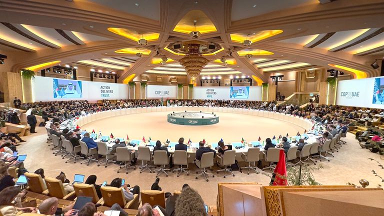 جانب من الاجتماع التمهيدي جانب من كلمة الدكتور سلطان الجابر