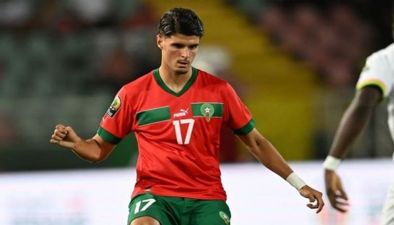 أسامة العزوزي لاعب منتخب المغرب