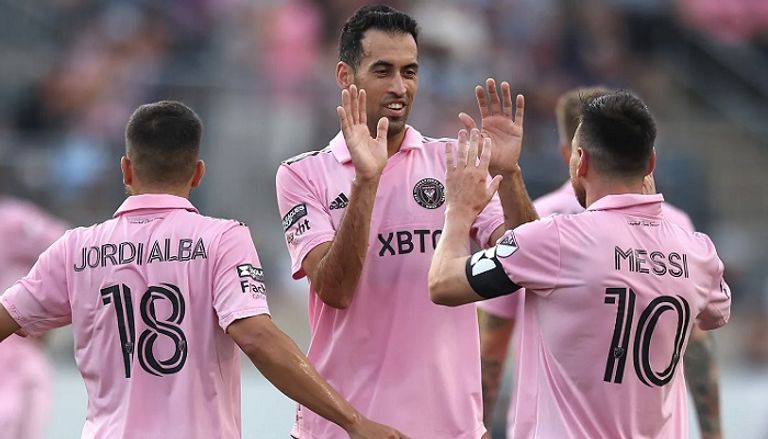 خوردي ألبا وسيرخيو بوسكيتس وليونيل ميسي لويس سواريز وليونيل ميسي - صورة أرشيفية